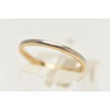 AN 18CT GOLD BAND RING, thin yellow gold band, rhodium plated front, hallmarked 18ct Birmingham,