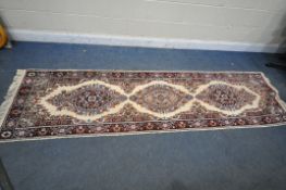 A WOOLLEN CARPET RUNNER, length 306cm x 81cm (condition report: very low pile patches to mainly