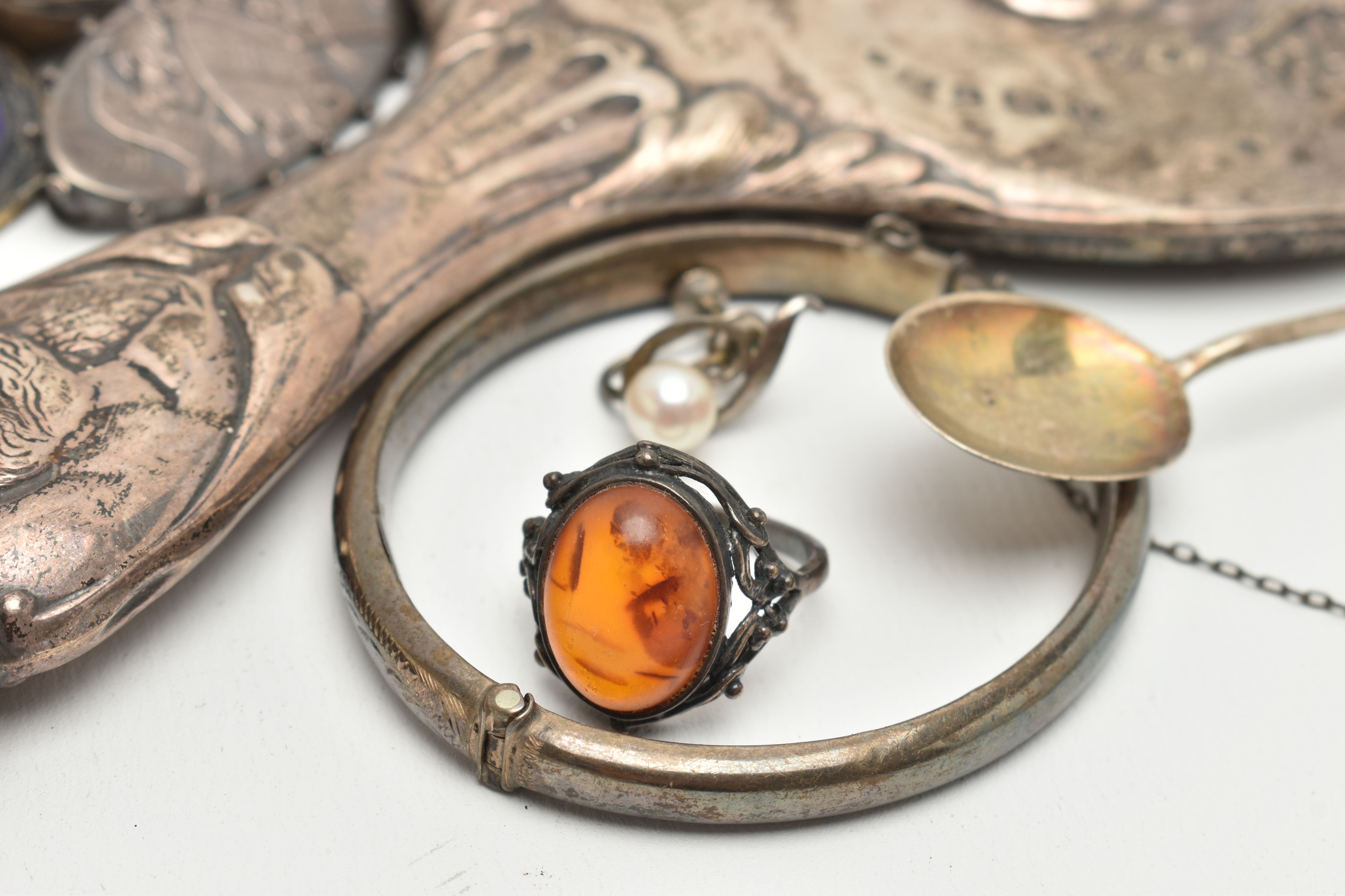 A BAG OF JEWELLERY AND A SILVER VANITY MIRROR, to include a silver hinged bangle, hallmarked - Image 3 of 4