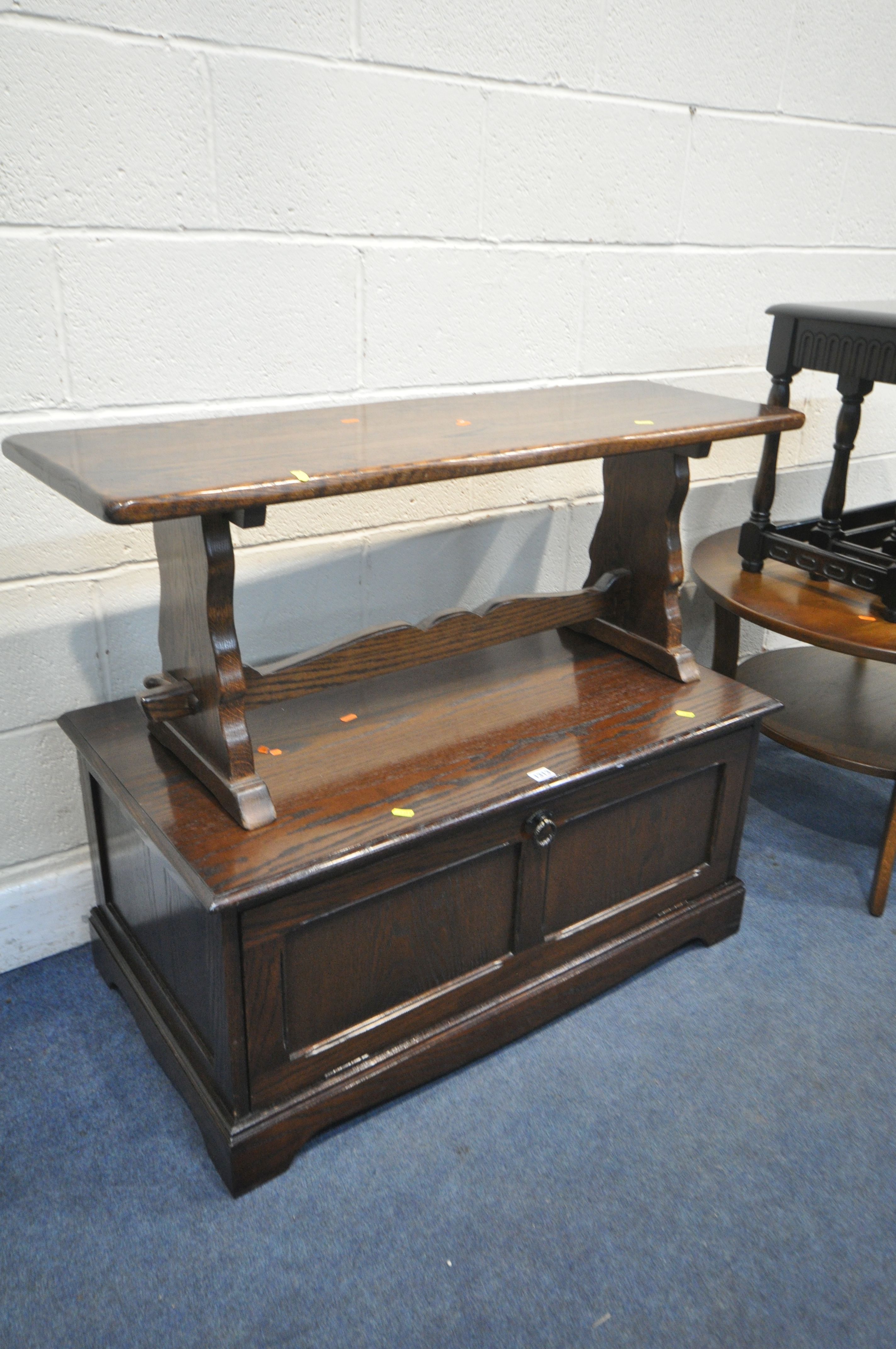 FOUR VARIOUS OAK PIECES OF OCCASIONAL FURNITURE, to include a tv cabinet, rectangular coffee - Image 3 of 3