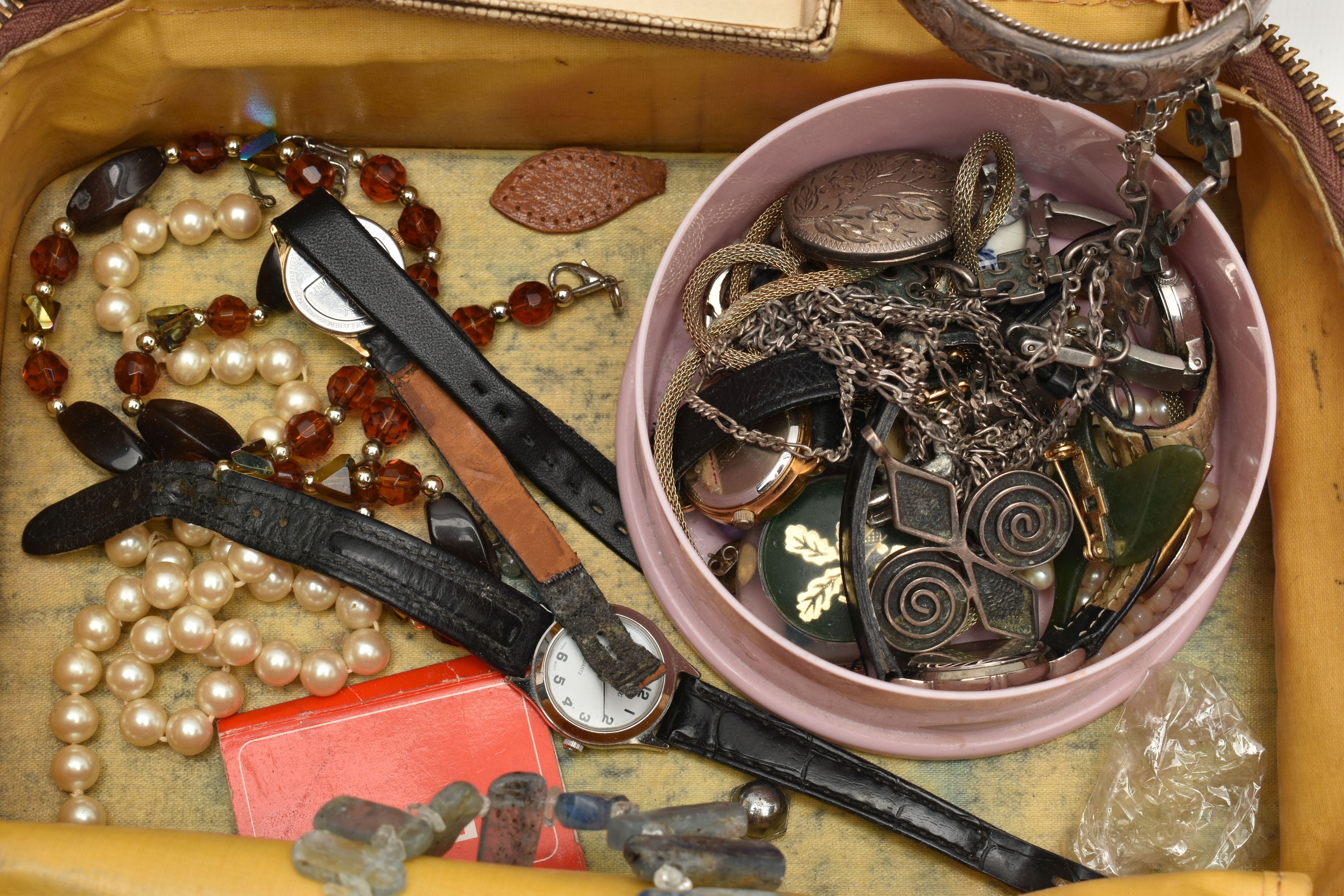 A TRAVEL CASE WITH ITEMS, to include two silver 'Walker & Hall' propelling pencils, each - Image 3 of 3