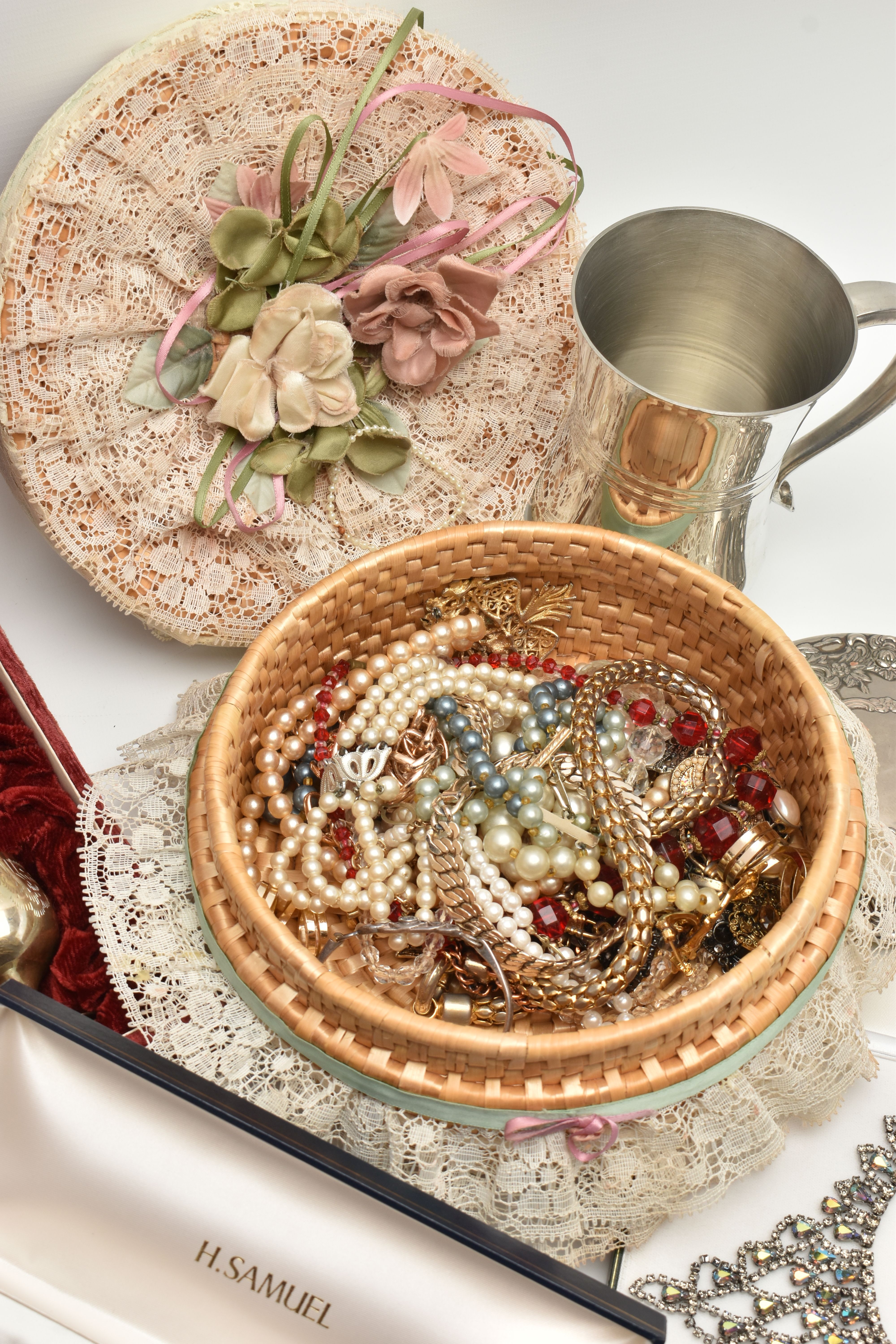 A BOX OF ASSORTED ITEMS, to include a basket of costume jewellery to include brooches, beaded - Image 6 of 8