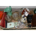 A BOX OF CERAMICS, GLASS, METAL WARES AND SUNDRY ITEMS, to include a pair of salad servers with