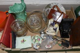 A BOX OF CERAMICS, GLASS, METAL WARES AND SUNDRY ITEMS, to include a pair of salad servers with