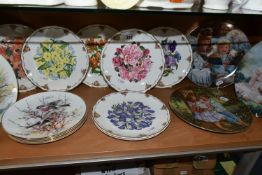 FIFTEEN COLLECTORS PLATES, of which fourteen are boxed, including seven Royal Albert The Queen