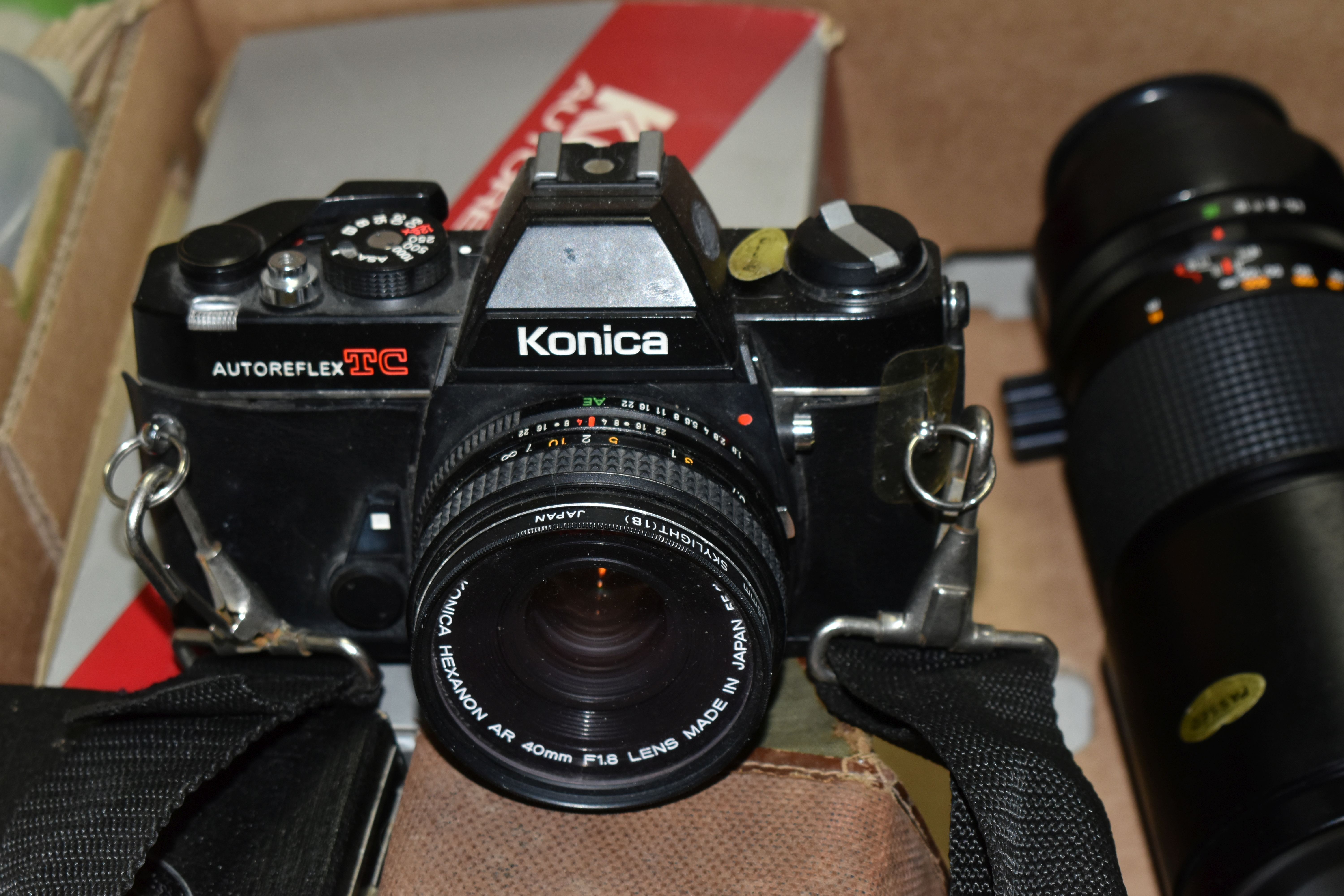 ONE BOX OF VINTAGE CAMERAS AND PHOTOGRAPHIC EQUIPMENT, to include a Konica Auto-reflex TC camera - Image 2 of 3