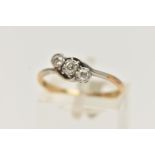 A YELLOW METAL THREE STONE DIAMOND RING, asymmetrical row of three old cut diamonds, white metal