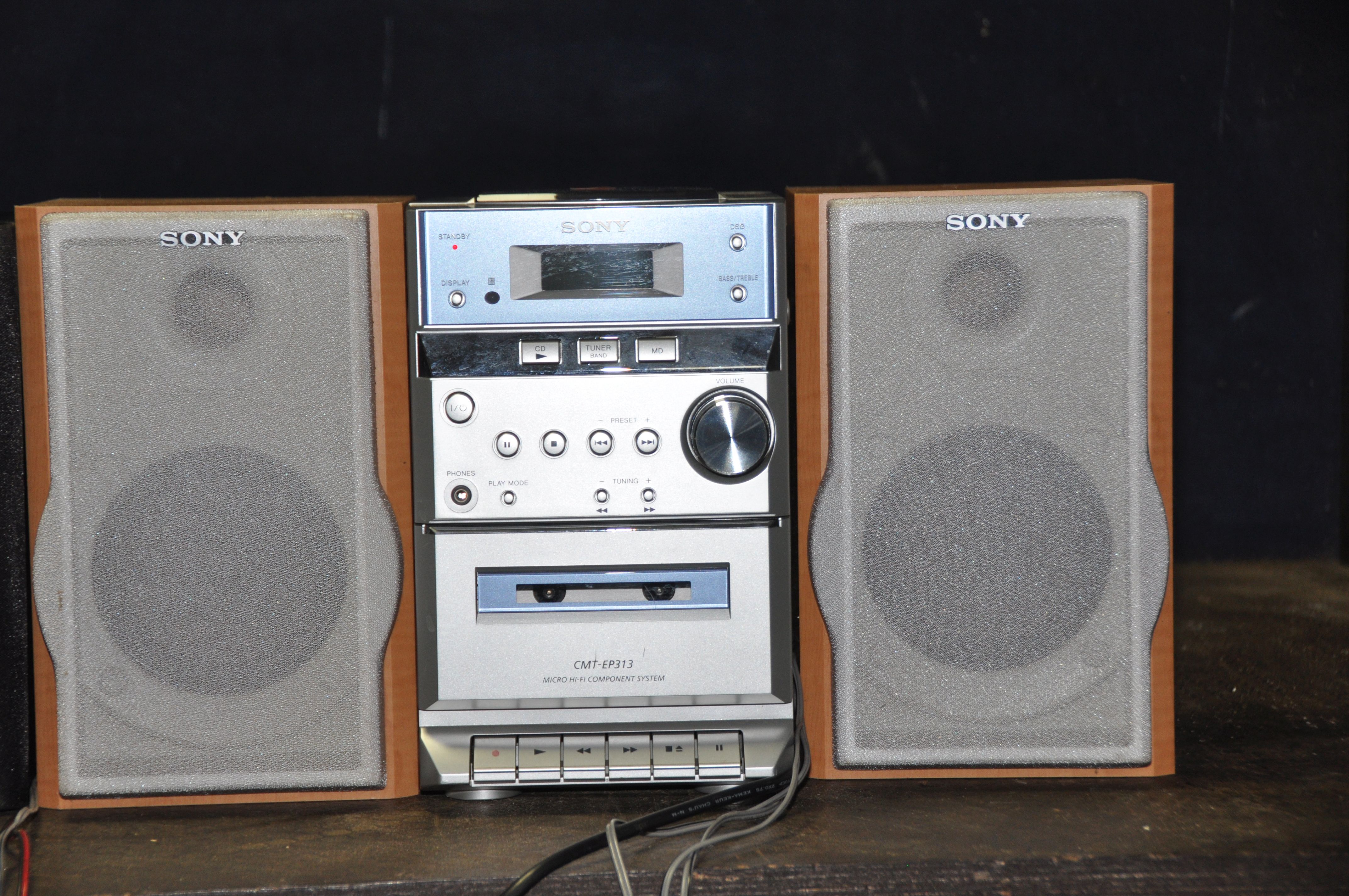 A SONY CMT-EP313 MINI HI FI WITH MATCHING SPEAKERS and a Philips DCB2020 with matching speakers - Image 3 of 4
