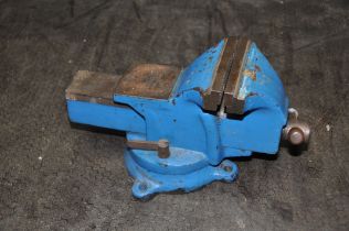 AN UNBRANDED ROTATING ENGINEERS VICE with 5in jaws