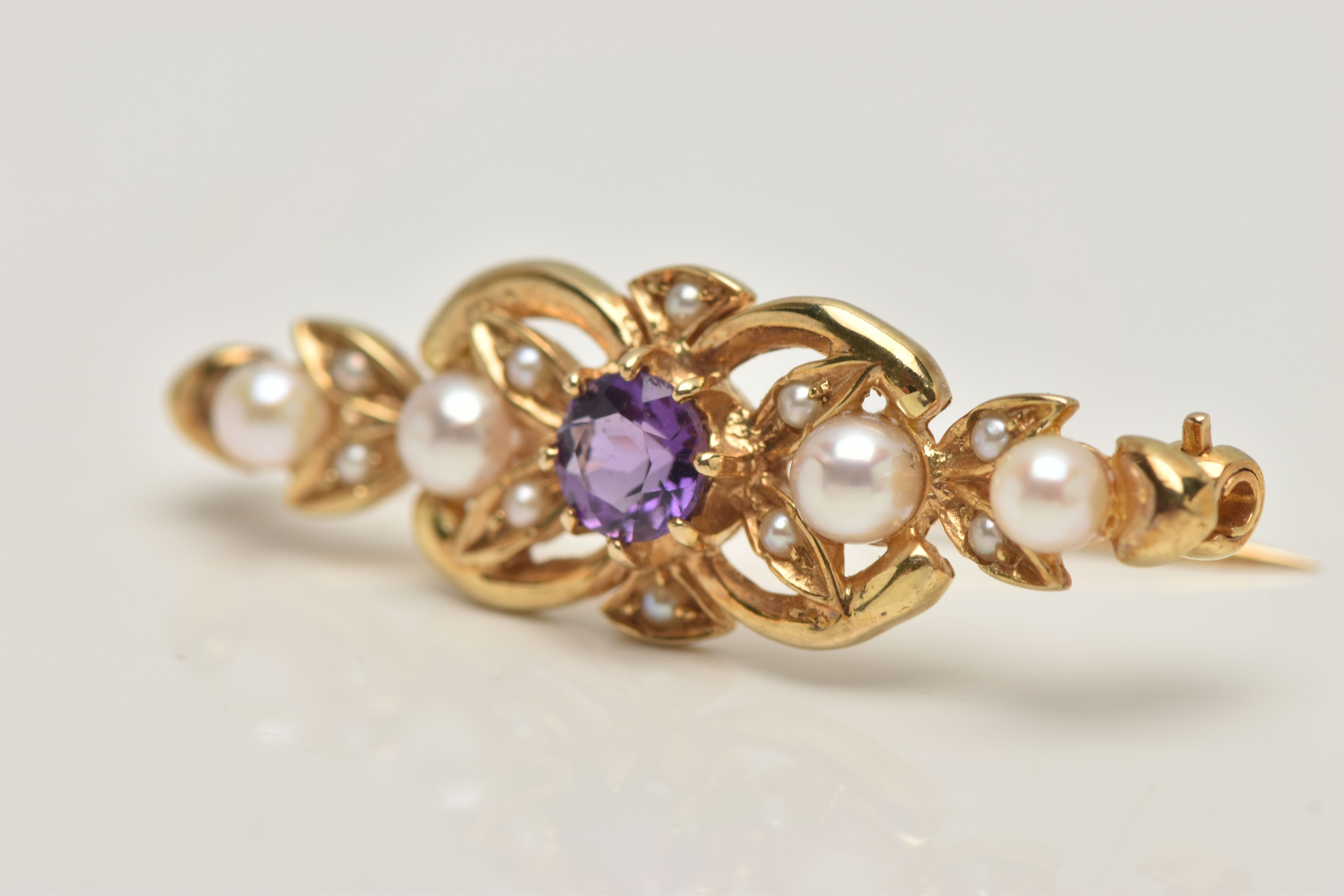 A 9CT GOLD AMETHYST AND SEED PEARL BROOCH, open work brooch set with a central circular cut - Image 3 of 4