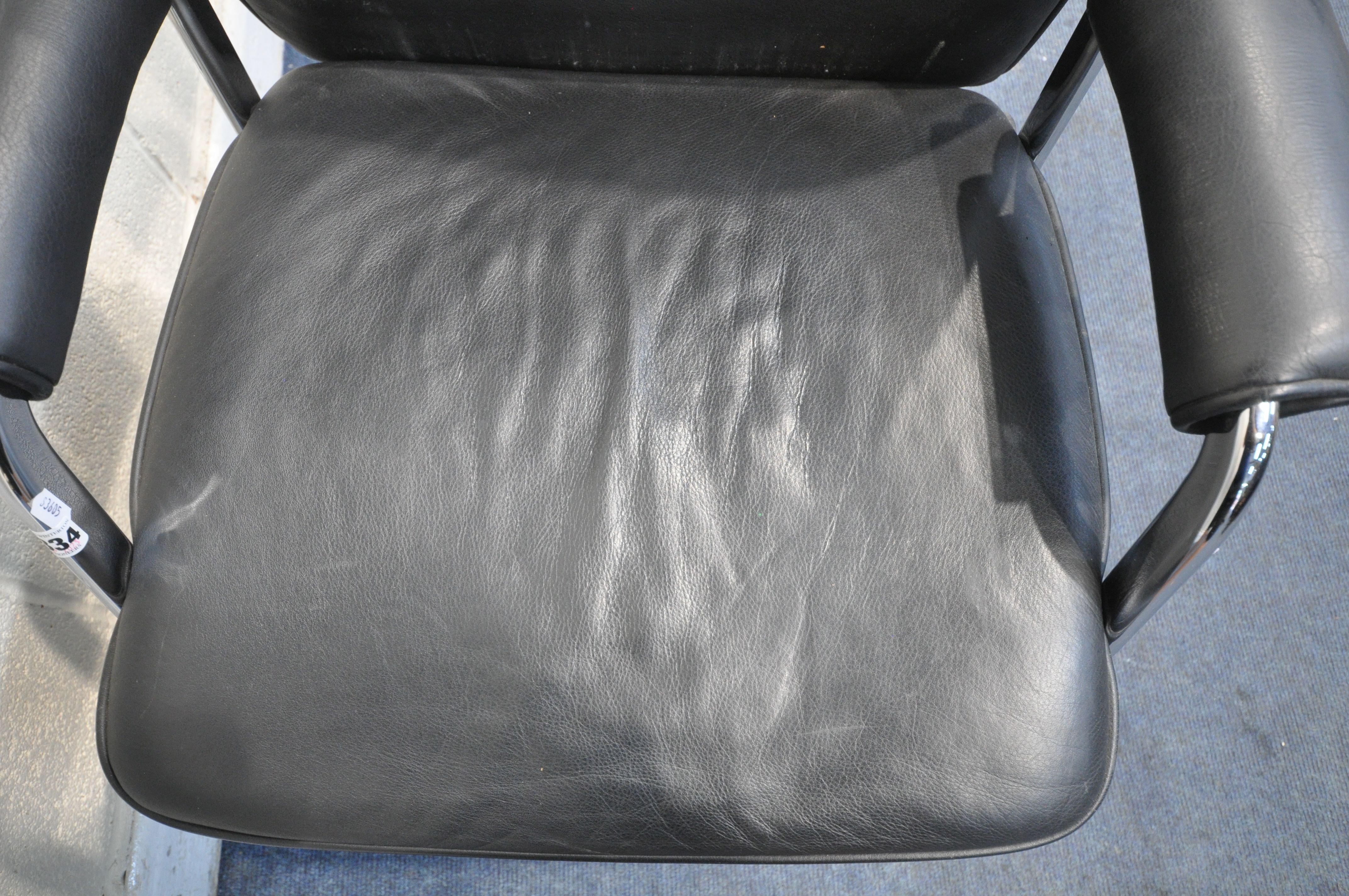A BOSS DESIGN DELPHI BLACK LEATHER SWIVEL OFFIVE CHAIR (condition report: in need of a light clean) - Image 3 of 3