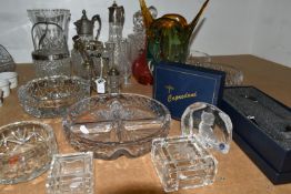 A COLLECTION OF CUT CRYSTAL AND COLOURED GLASSWARE, comprising a boxed Dartington Crystal West