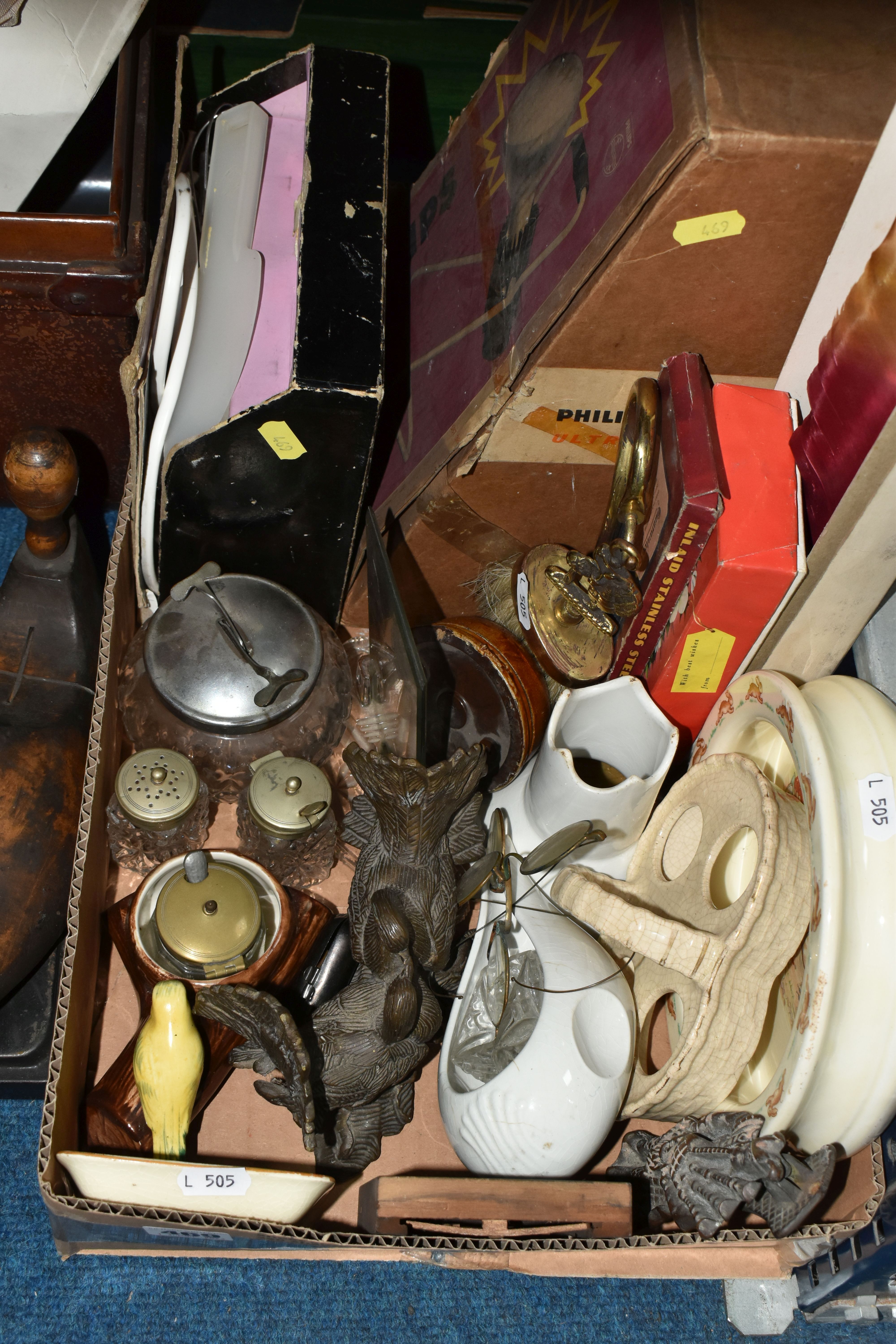 TWO BOXES OF MISCELLANEOUS SUNDRIES, to include a collection of vintage light bulbs in original - Image 3 of 4