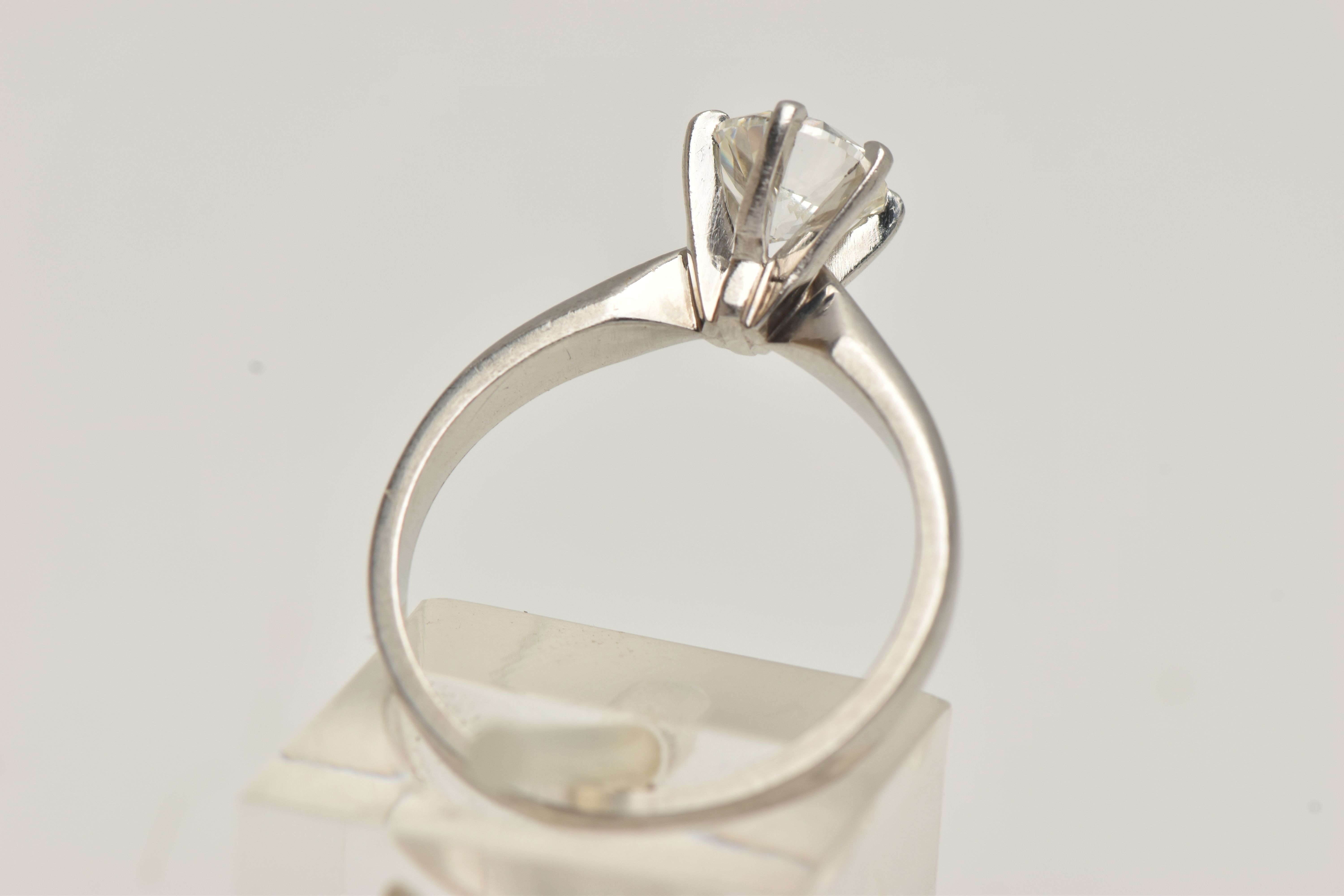 A SINGLE STONE DIAMOND RING, round brilliant cut diamond, six prong set in a platinum mount, diamond - Image 3 of 4