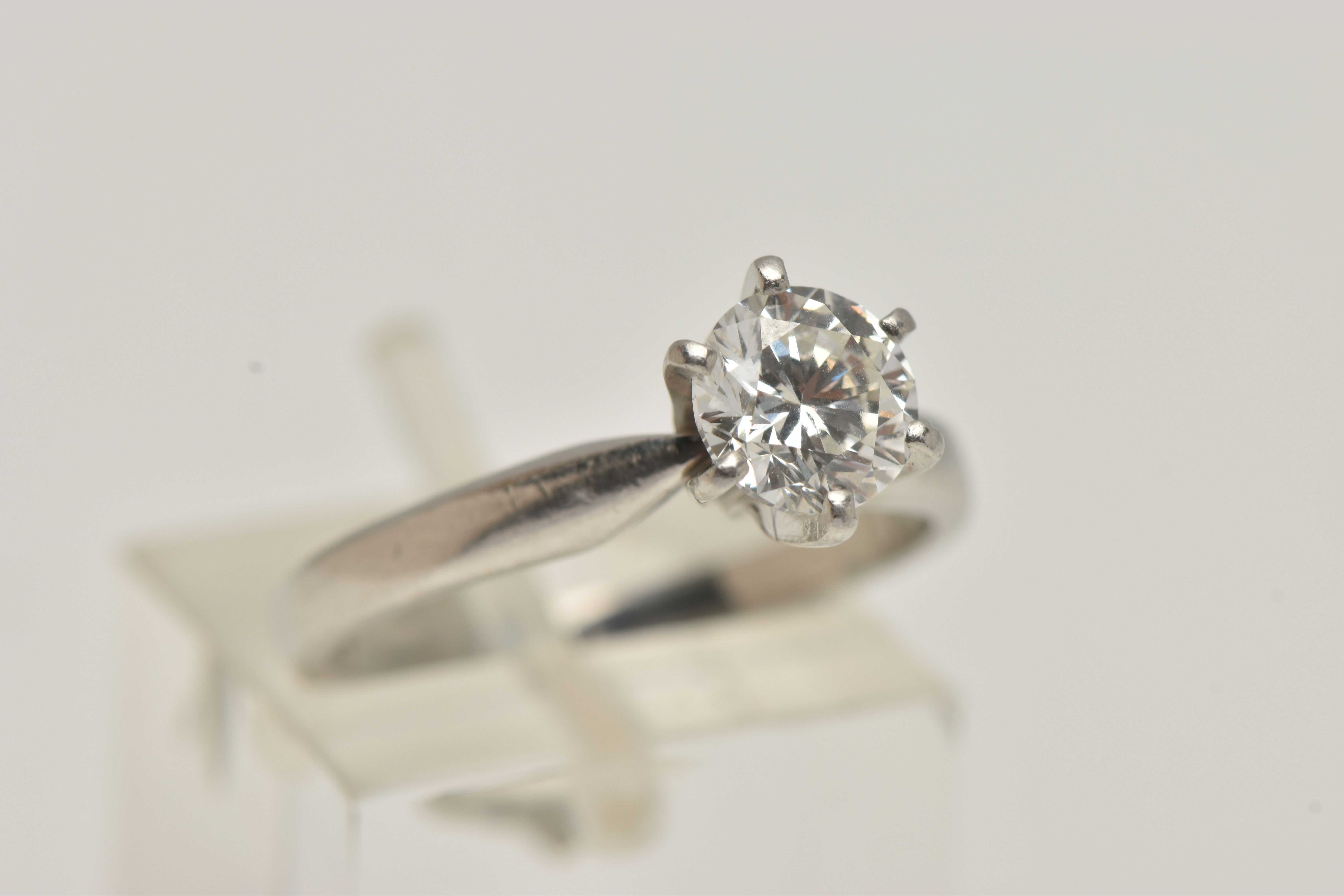 A SINGLE STONE DIAMOND RING, round brilliant cut diamond, six prong set in a platinum mount, diamond - Image 4 of 4