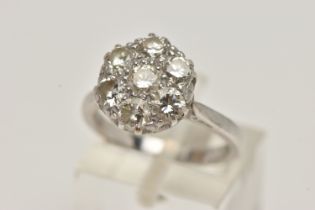 AN 18CT WHITE GOLD DIAMOND CLUSTER RING, set with seven round brilliant cut diamonds, estimated