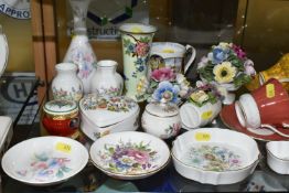 A QUANTITY OF AYNSLEY GIFTWARE, TABLEWARE, ODD TEA WARES, ETC, including two early 20th century