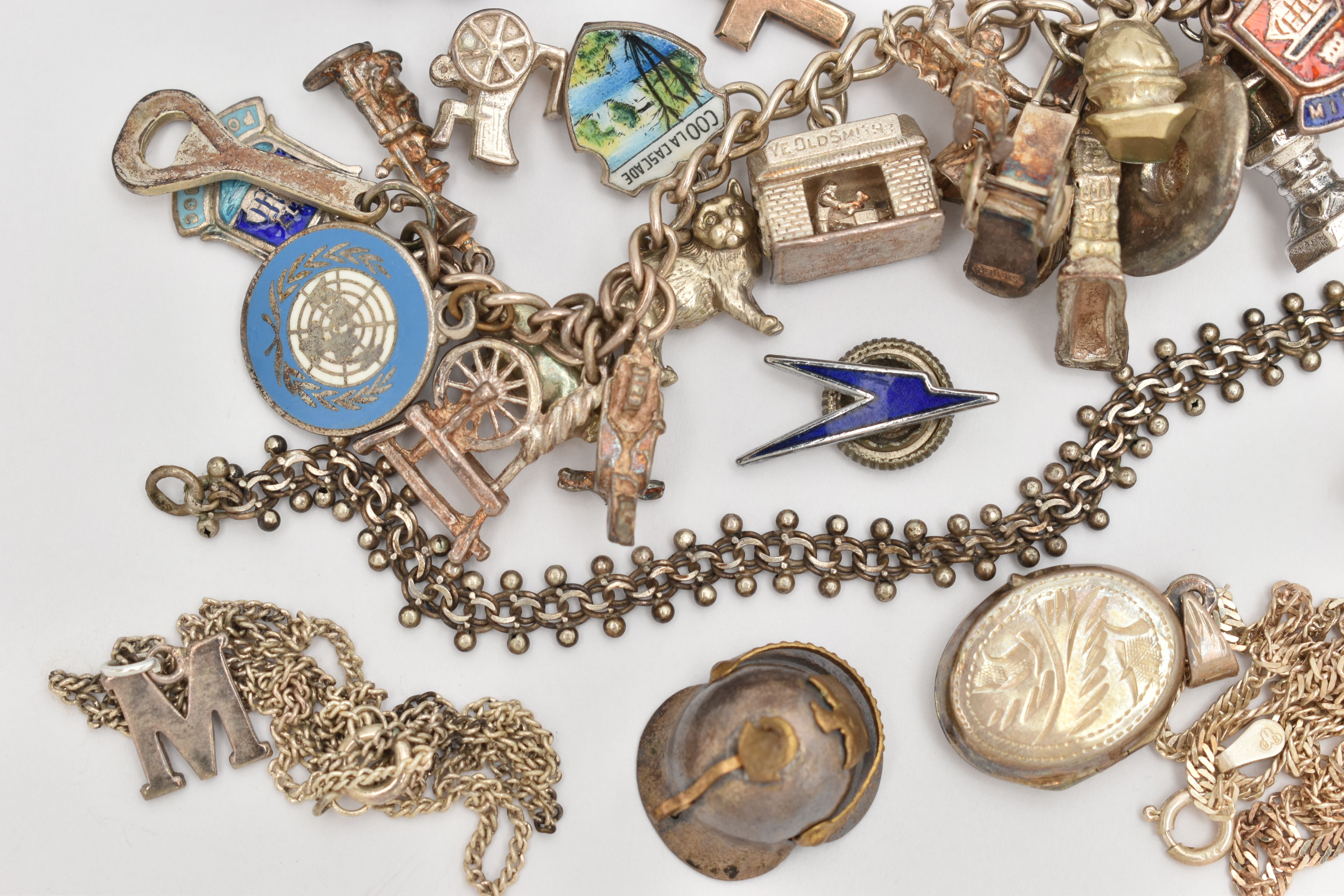 A BAG OF ASSORTED SILVER AND WHITE METAL JEWELLERY, to include a small gold plated cross pendant, - Image 5 of 6