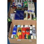 A QUANTITY OF BOXED AND UNBOXED MODERN DIECAST VEHICLES, boxed models by Corgi Classics, Lledo and