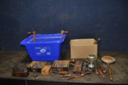 A PLASTIC TRAY CONTAININMG VINTAGE TOOLS ETC including a wooden spokeshave, a vintage wooden
