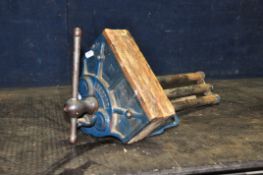 A RECORD No 52 1/2A WOODWORKING VICE with 9in jaws and wooden jaw protectors (Condition: some
