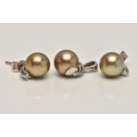 A PAIR OF TAHITIAN PEARL EARRINGS AND A PENDANT, brown Tahitian pearl earrings with a round