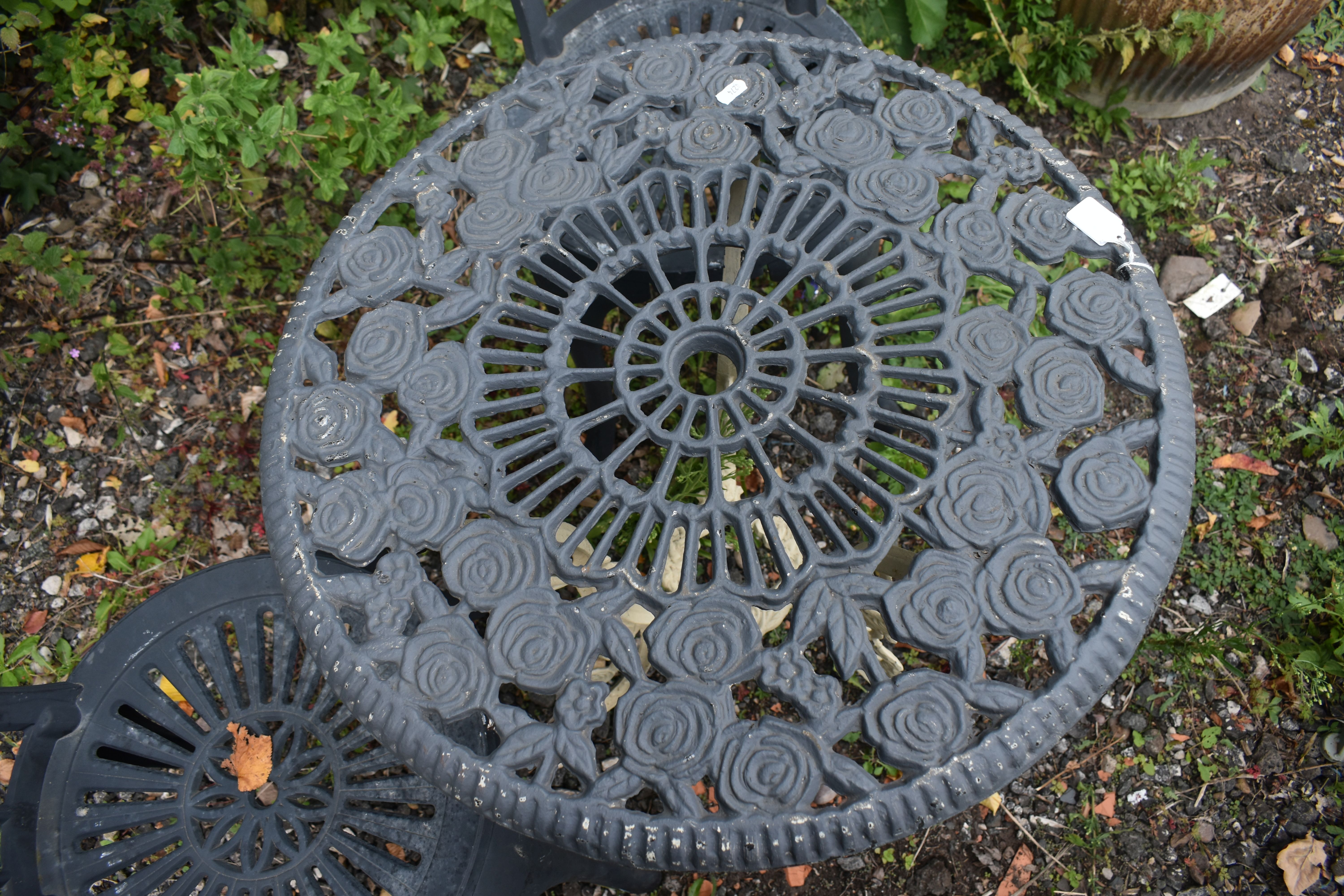 A GREY AND CREAM PAINTED ALUMINIUM THREE PIECE BISTRO SET, comprising a circular table, with pierced - Image 2 of 4