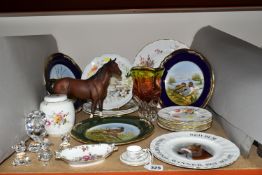 A GROUP OF CERAMICS AND CABINET PLATES, comprising a Coalport miniature 'Tulip Tree' pattern trio, a