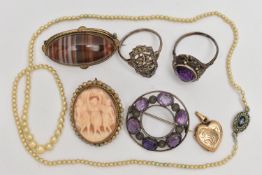 A SELECTION OF LATE 19TH CENTURY AND EARLY 20TH CENTURY JEWELLERY, to include a banded agate brooch,