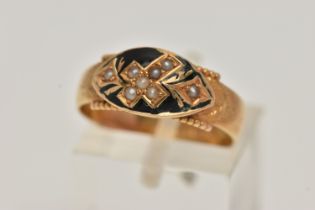 AN EARLY 20TH CENTURY 15CT GOLD MOURNING RING, designed as a cross with foliage detail set with seed