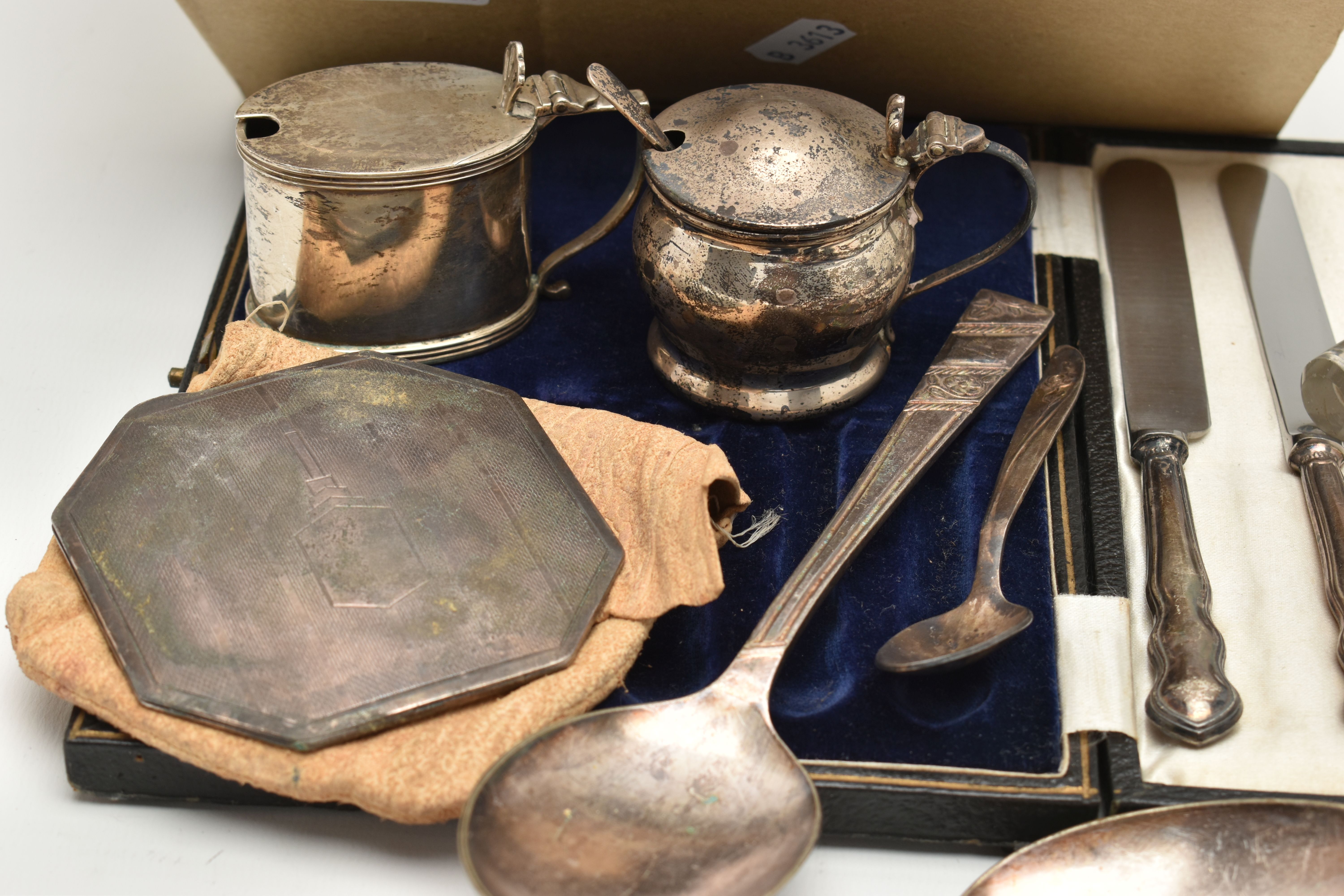 A SMALL QUANTITY OF 20TH CENTURY SILVER AND SILVER PLATE, the silver comprising a cased set of six - Image 3 of 4