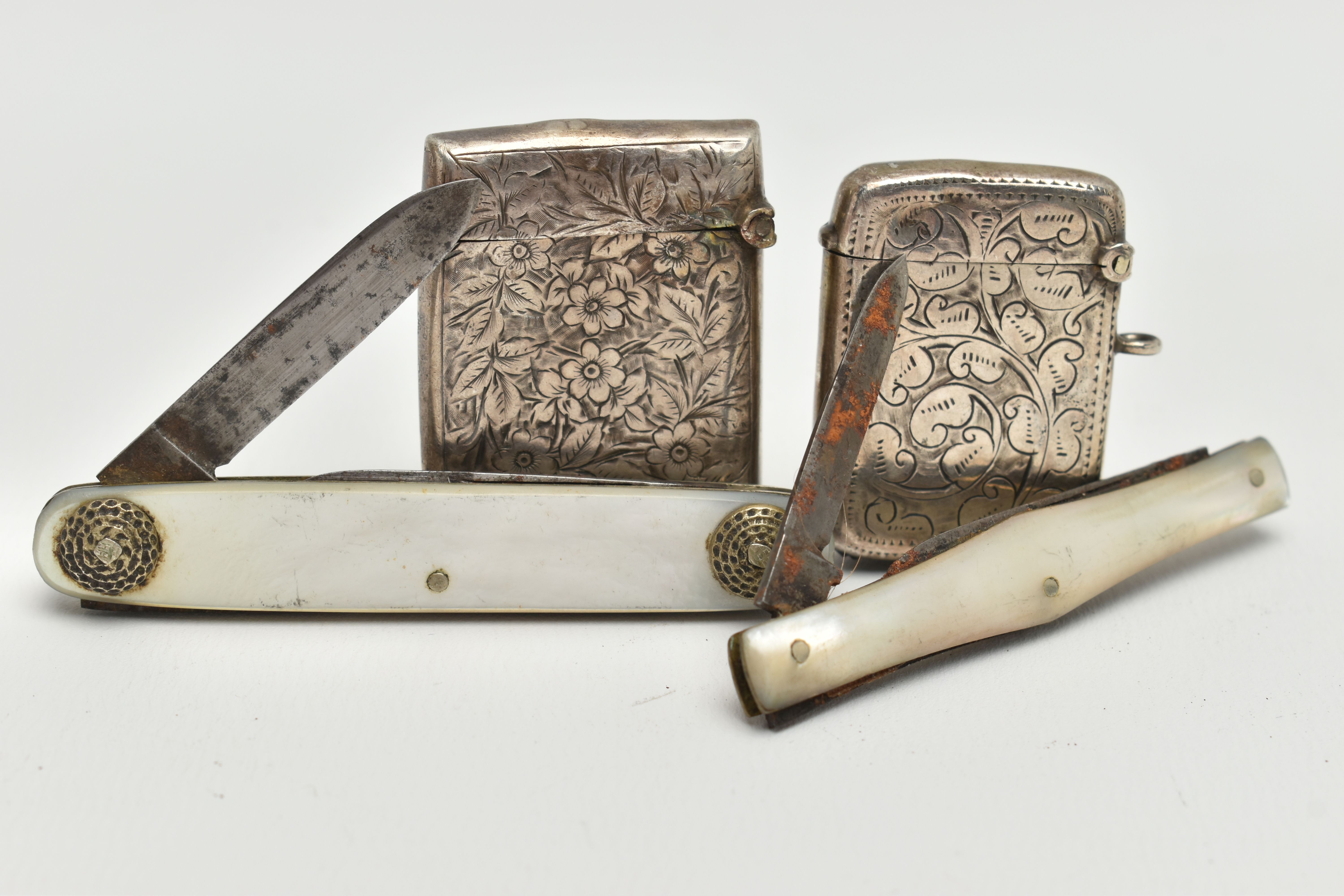 TWO SILVER VESTAS AND TWO MOTHER OF PEARL FRUIT KNIVES, both vestas etched with foliage detail, both - Image 3 of 4