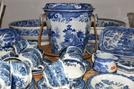 A COLLECTION OF BLUE AND WHITE CERAMICS, to include a large Willow pattern toilet bucket with insert