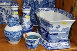 A GROUP OF BLUE AND WHITE COPELAND SPODE 'ITALIAN' PATTERN CERAMICS, comprising a small vase, height