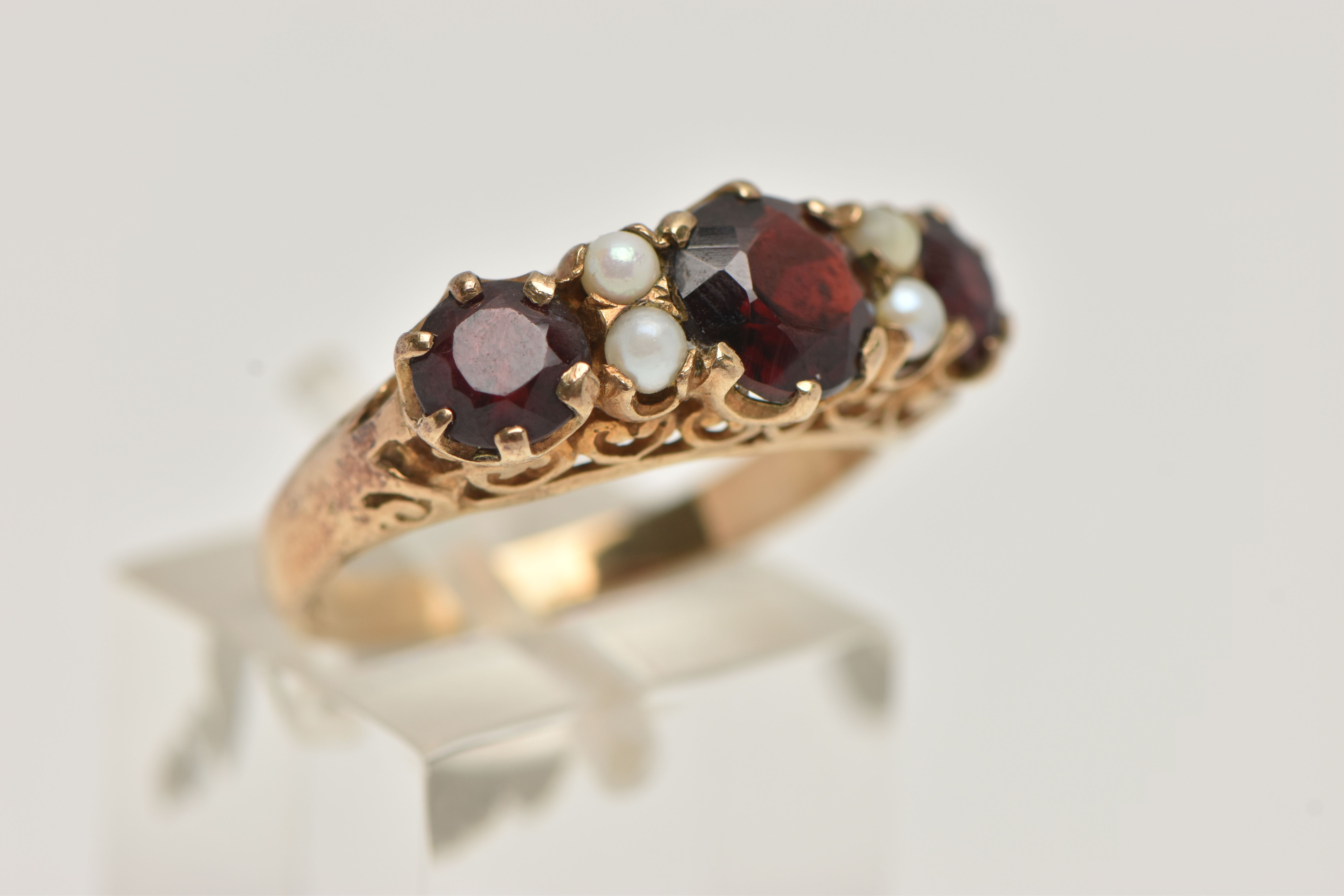 A 9CT GOLD GARNET AND SPLIT PEARL RING, designed as three graduated circular garnets interspaced - Image 4 of 4