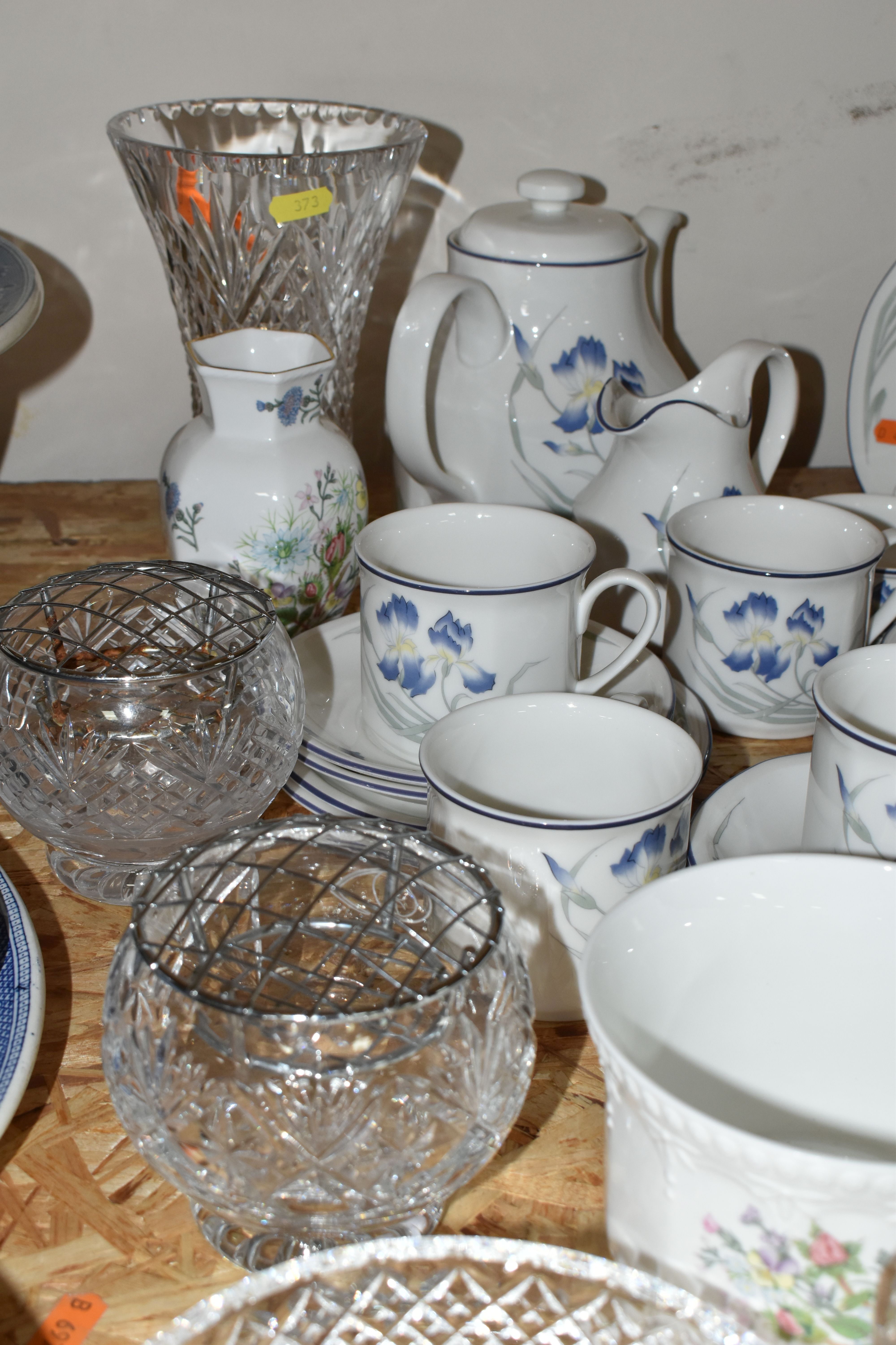 A GROUP OF CERAMICS AND GLASS WARES, to include a Royal Albert Lavender Rose trio, cream jug and - Image 4 of 6