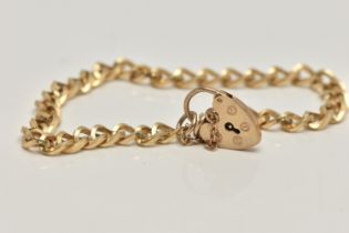 A 9CT GOLD CURB LINK BRACELET, fitted with a heart padlock clasp, hallmarked 9ct Birmingham,