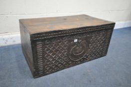 A GEORGIAN CARVED WOOD BLANKET CHEST, width 87cm x depth 50cm x height 40cm (condition report:
