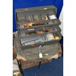 A QUANTITY OF VINTAGE FISHING EQUIPMENT AND RODS, to include a vintage keep net, wicker fishing