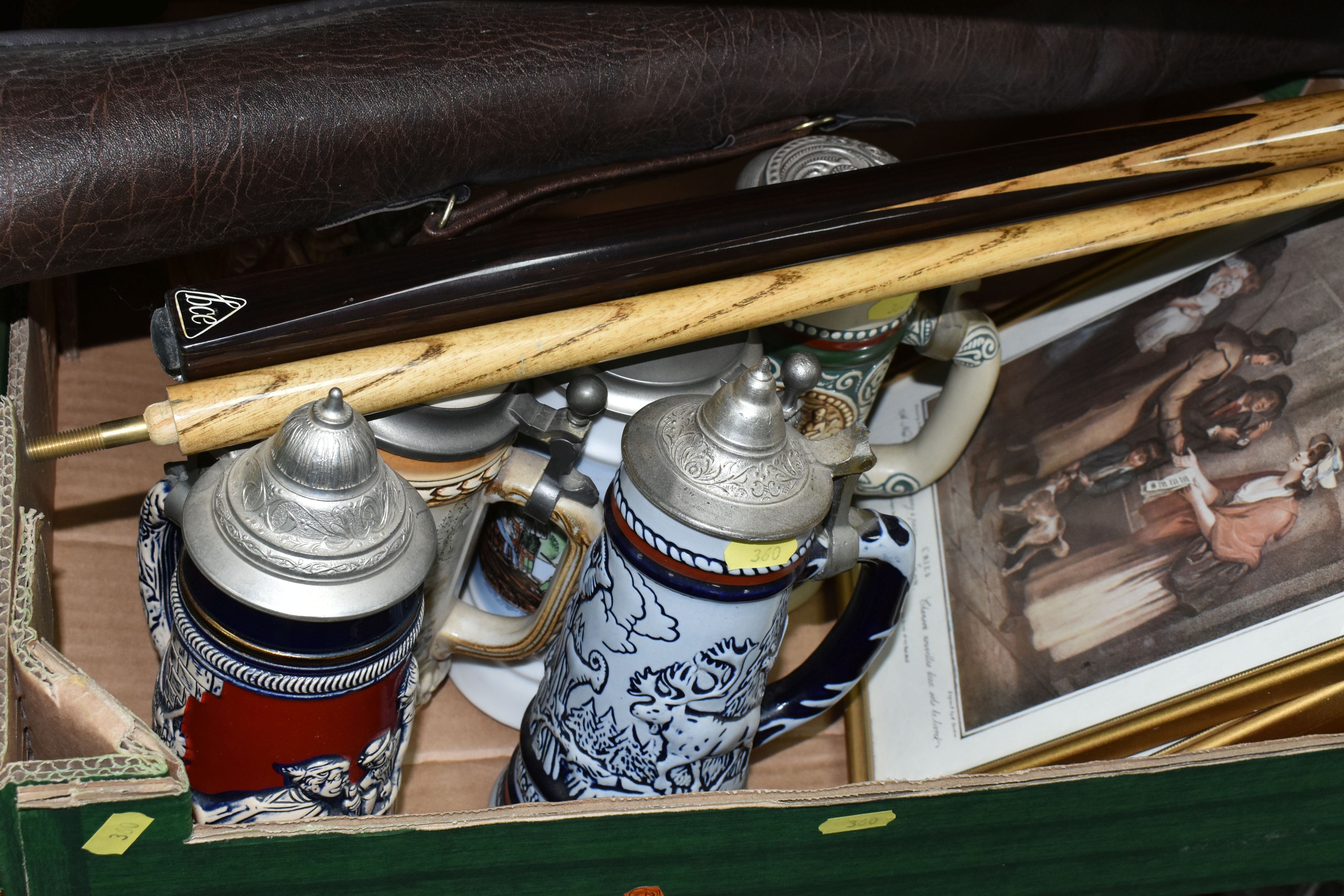 TWO BOXES OF VINTAGE CAMERAS, BEER STEINS AND TWO SNOOKER CUES, to include a Zenit EM camera made in - Image 6 of 7