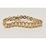 A 9CT GOLD ITALIAN BRACELET, graduated brick link bracelet, fitted with a push pin clasp and two