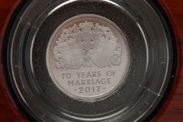 ROYAL MINT PLATINUM WEDDING ANNIVERSARY 2017 UK QUARTER OUNCE PROOF COIN, 999.5 Platinum, diameter