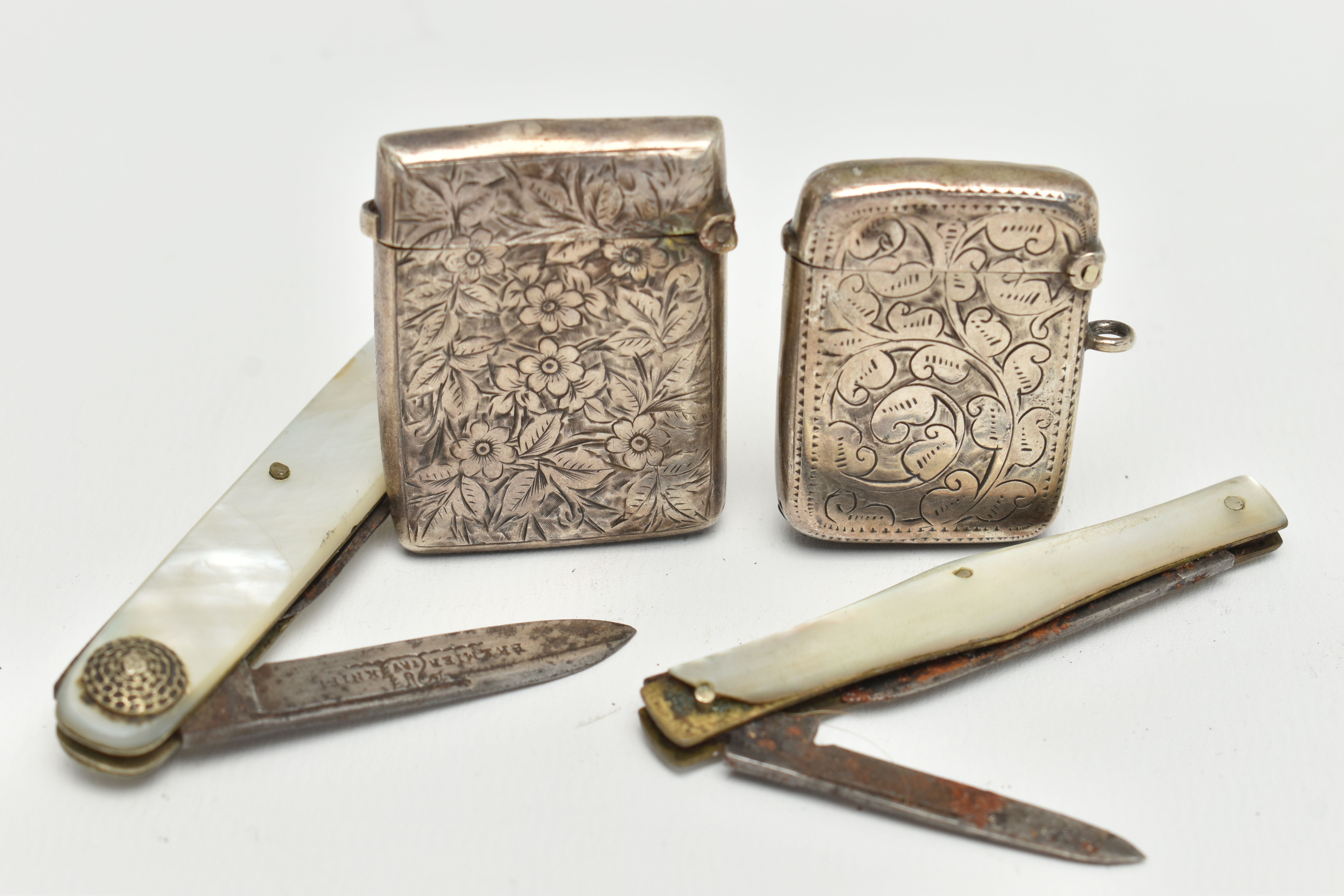 TWO SILVER VESTAS AND TWO MOTHER OF PEARL FRUIT KNIVES, both vestas etched with foliage detail, both - Image 4 of 4