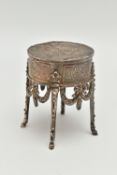 AN EARLY 20TH CENTURY CONTINENTAL SILVER TRINKET BOX IN THE FORM OF A DRUM TOP TABLE WITH HINGED