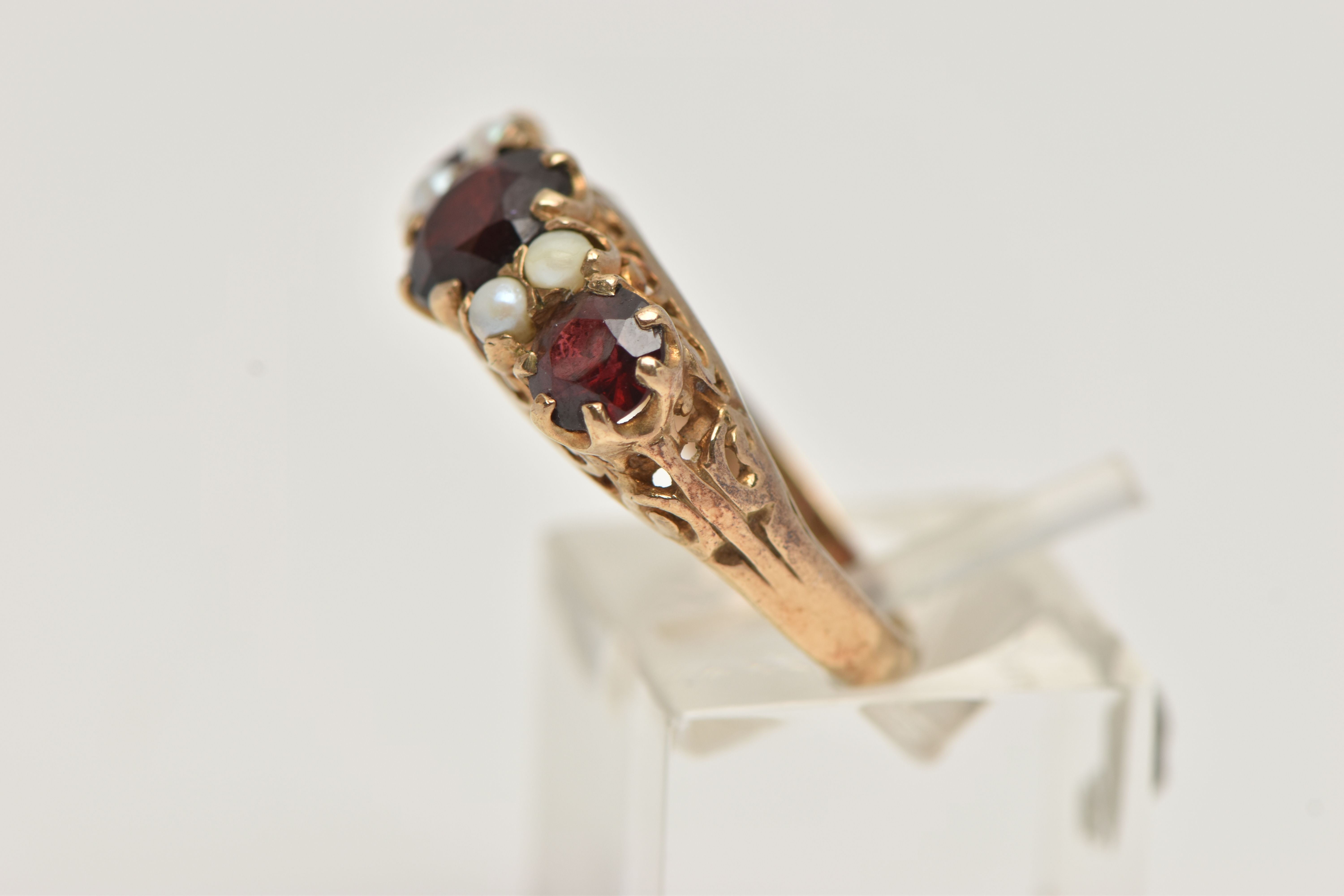 A 9CT GOLD GARNET AND SPLIT PEARL RING, designed as three graduated circular garnets interspaced - Image 2 of 4