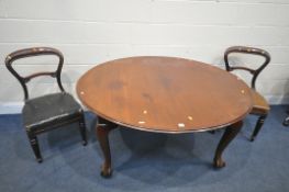 A VICTORIAN MAHOGANY OVAL WIND OUT DINING TABLE, on cabriole and ball and claw feet, width 144cm x