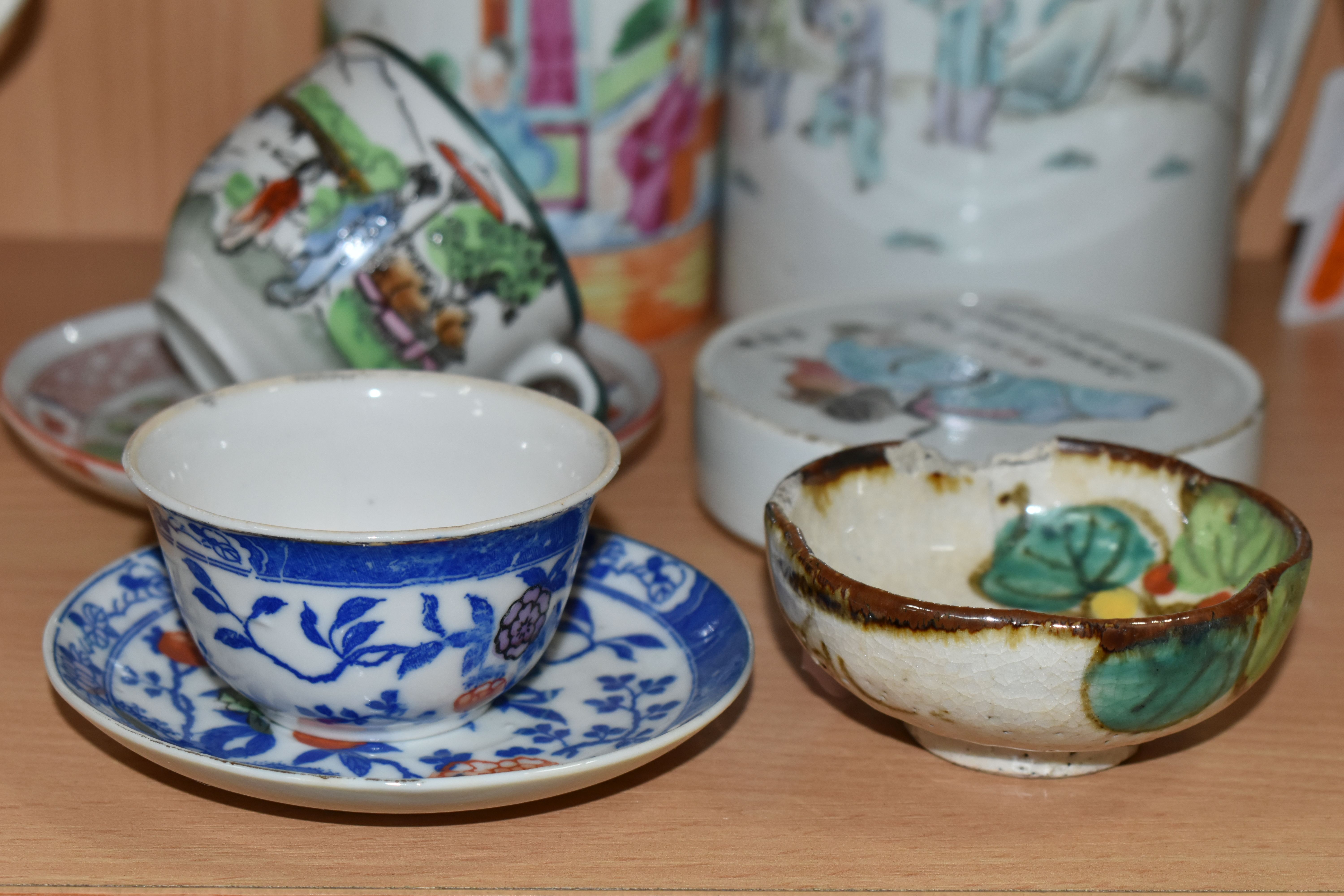 A SMALL GROUP OF ORIENTAL POTTERY AND PORCELAIN, ETC, including a late 18th century Chinese export - Image 5 of 8