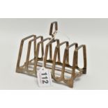 A GEORGE V SILVER SEVEN BAR TOAST RACK OF RECTANGULAR FORM, stamped serial no H8618 to underside,