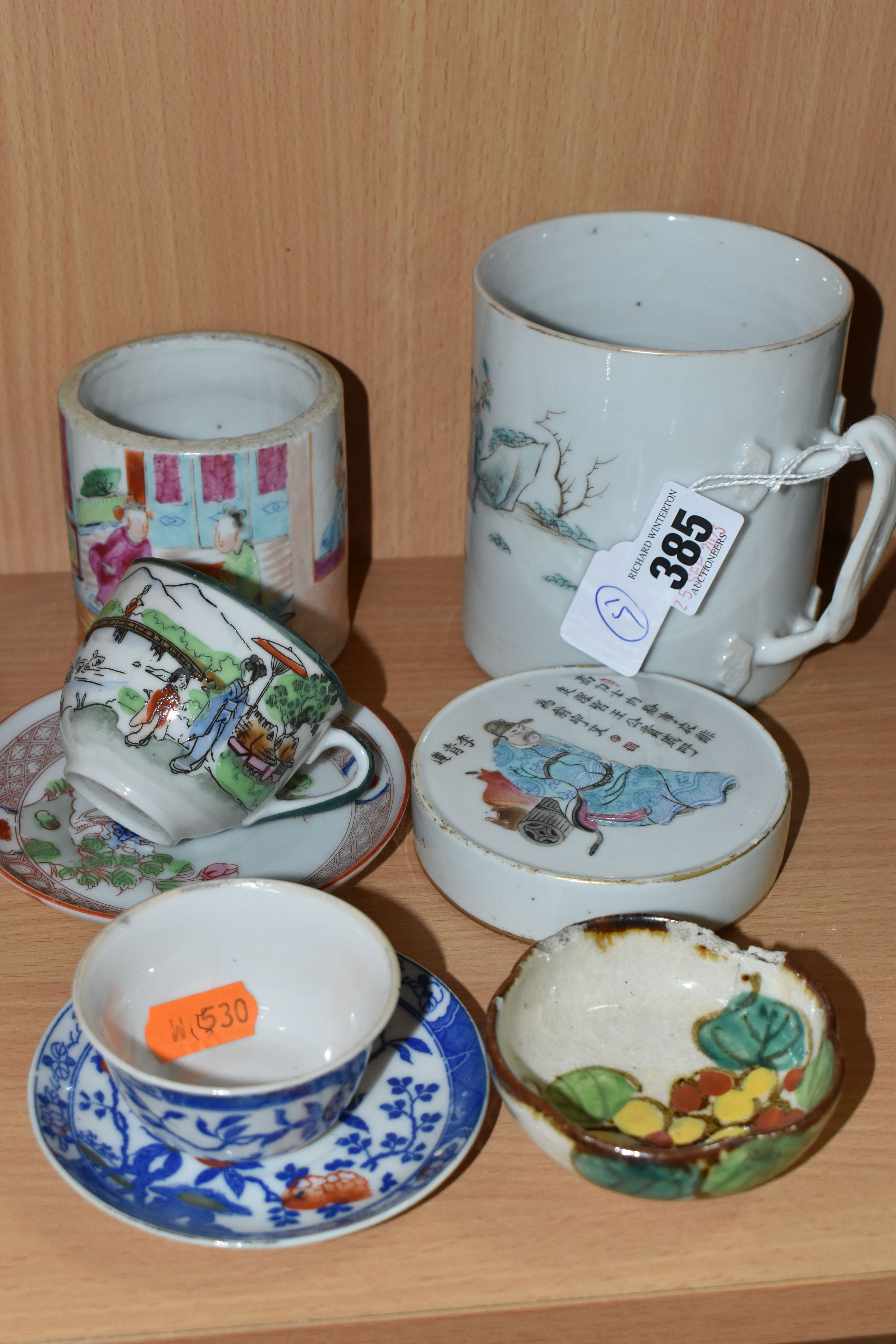 A SMALL GROUP OF ORIENTAL POTTERY AND PORCELAIN, ETC, including a late 18th century Chinese export