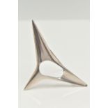 A 'GEORG JENSEN' SILVER BROOCH, abstract open work design, stamped to the reverse 'Georg Jensen'